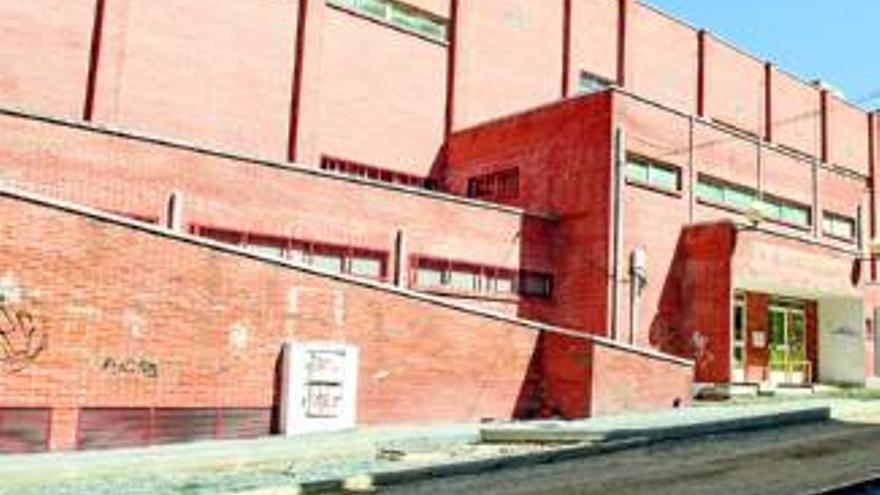 Plantean reabrir la climatizada de Plasencia como un gran centro deportivo