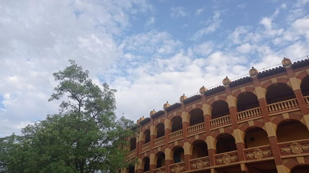 Nubes desde la plaza de toros de Zaragoza