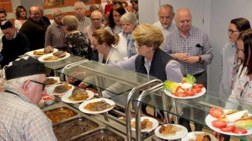 Los californios organizan una comida solidaria en Cáritas