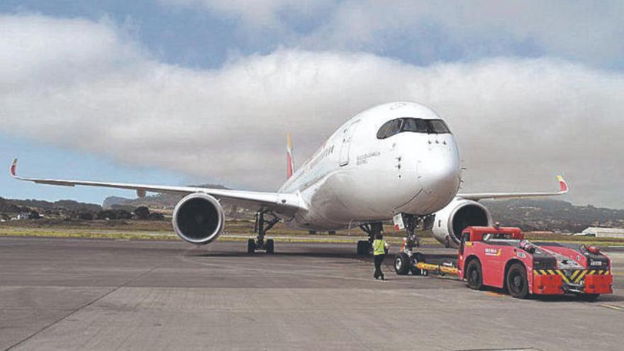 Aterriza por primera vez en Los Rodeos el Airbus A350, el avión más avanzado de Iberia