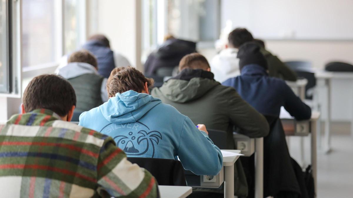 Estudiantes en un instituto madrileño.