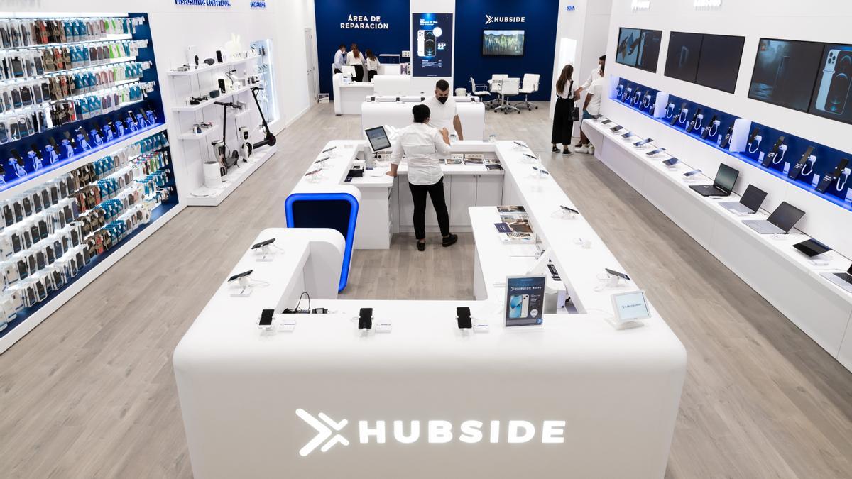 Hubside.Store, instalada en el CC Vialia Vigo, ofrece la posibilidad de darle una segunda vida a dispositivos como teléfonos móviles o tablets