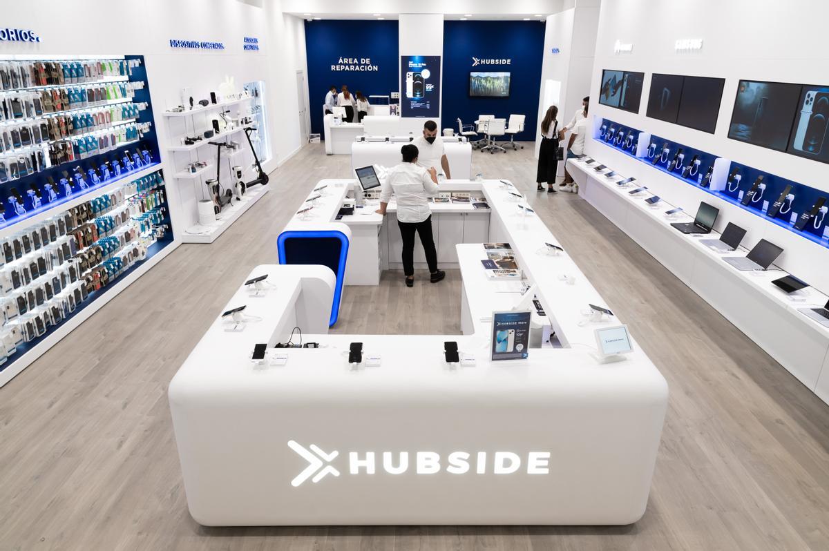 Hubside.Store, instalada en el CC Vialia Vigo, ofrece la posibilidad de darle una segunda vida a dispositivos como teléfonos móviles o tablets