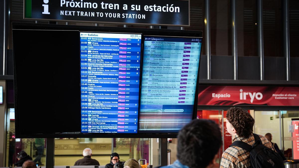 Viajeros en la Estación de Sevilla-Santa Justa. / Archivo.
