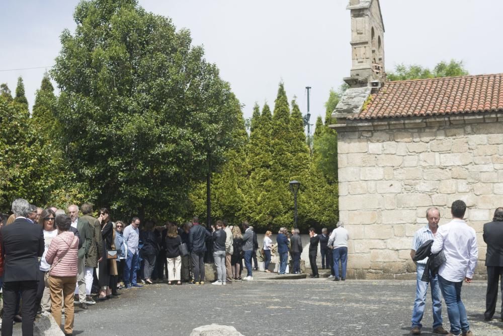 La ceremonia se ha celebrado en la parroquia de San Cristóbal das Viñas en una estricta intimidad.