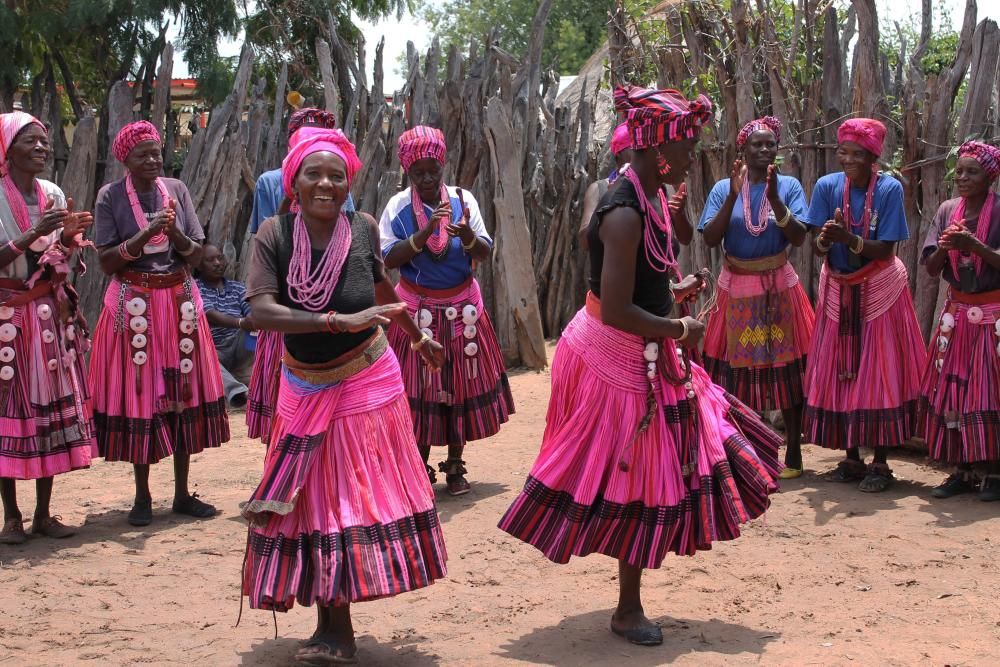 Namibia -  Oshituthi Shomagongo, fiesta de los frutos del marula.