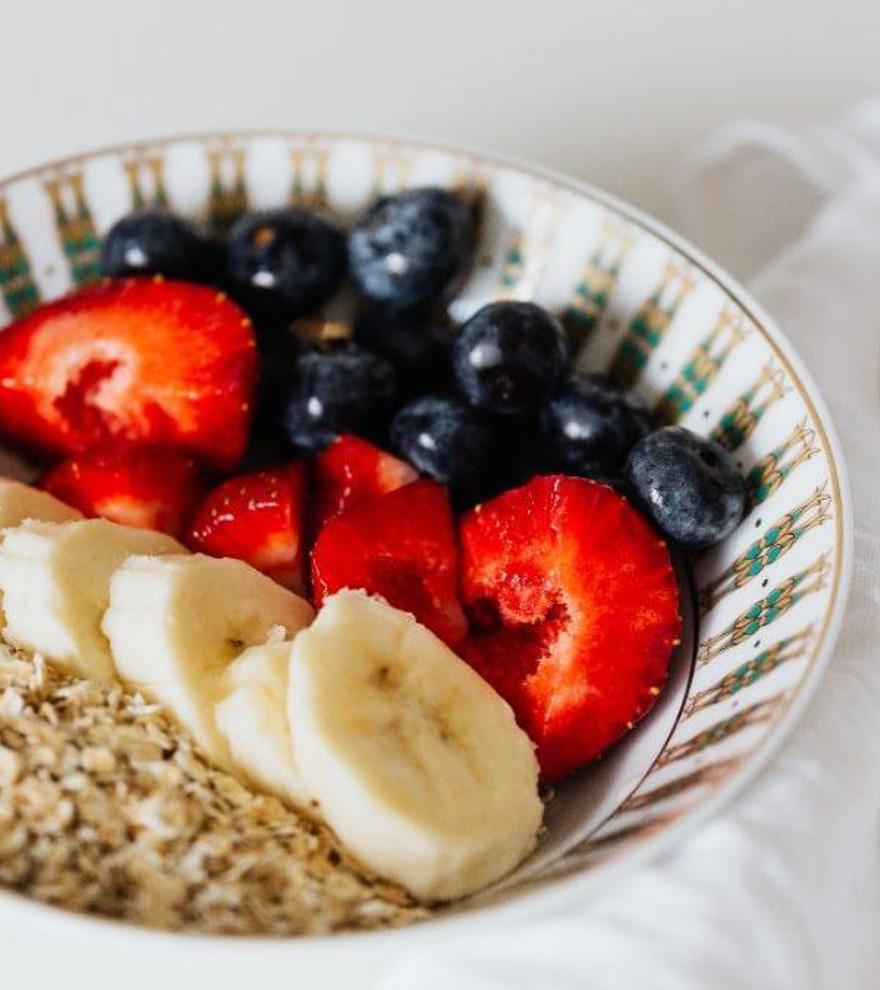 El batido de fruta, avena y semillas de chía: clave para un desayuno saludable