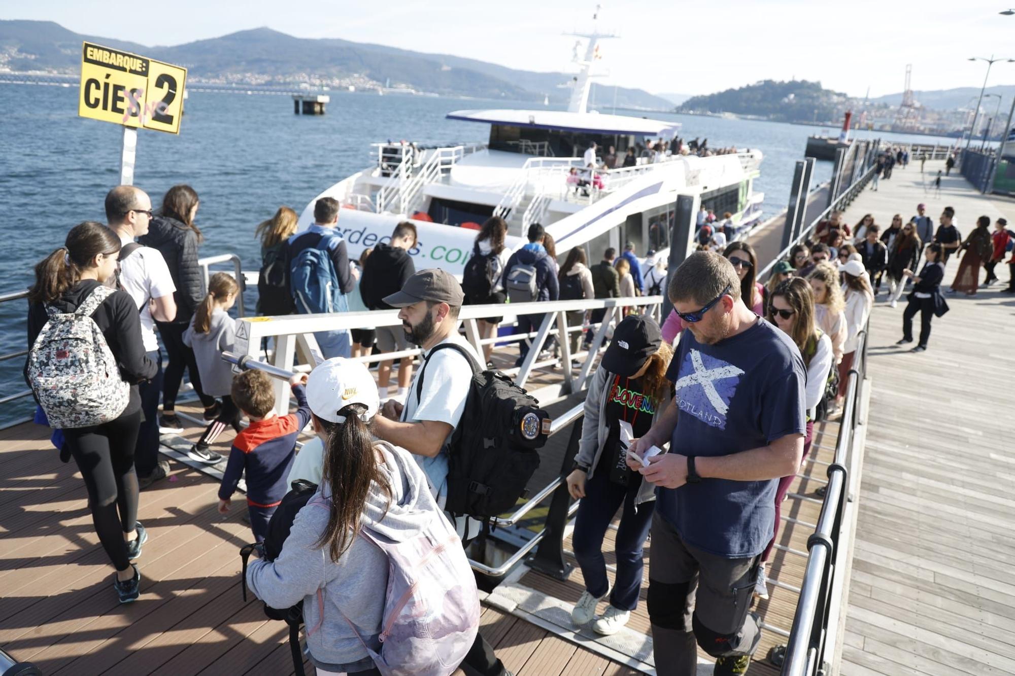 Larguísima cola para coger el barco a Cíes