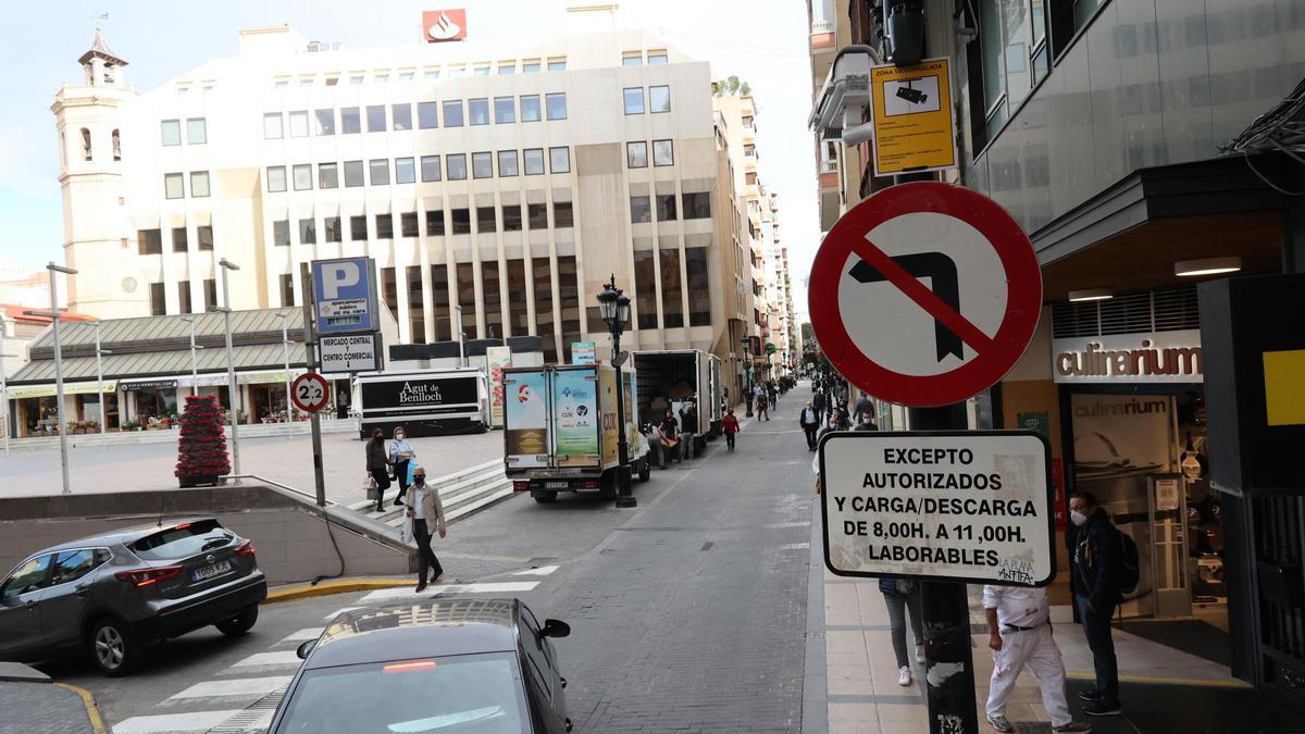 Las cámaras de vigilancia --a la derecha de la imagen en la parte superior-- se volvieron a activar ayer.