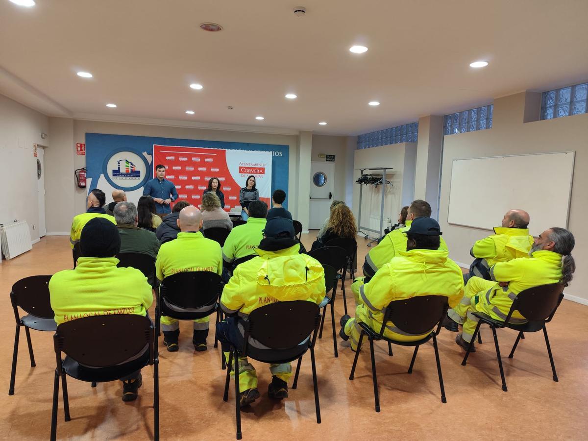 Bienvenida del gobierno de Corvera a los trabajadores del nuevo plan de empleo.