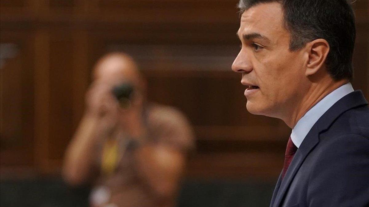 Sánchez anuncia que el Gobierno aprobará este viernes elevar la prestación por hijo para paliar la pobreza infantil