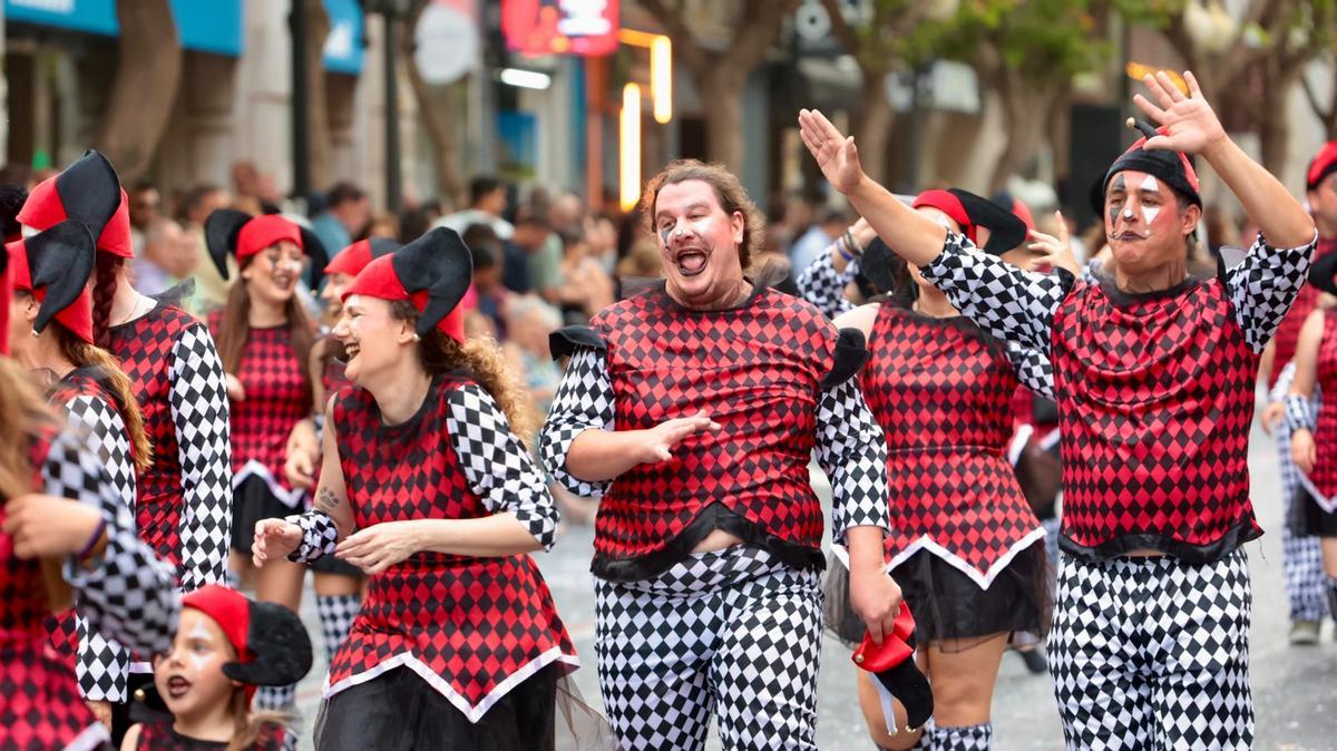El desfile del Ninot de las Hogueras 2026 en Alicante, en imágenes