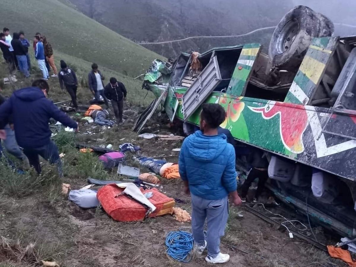 Almenys 20 morts i 33 ferits després d’un accident d’autobús al nord del Perú