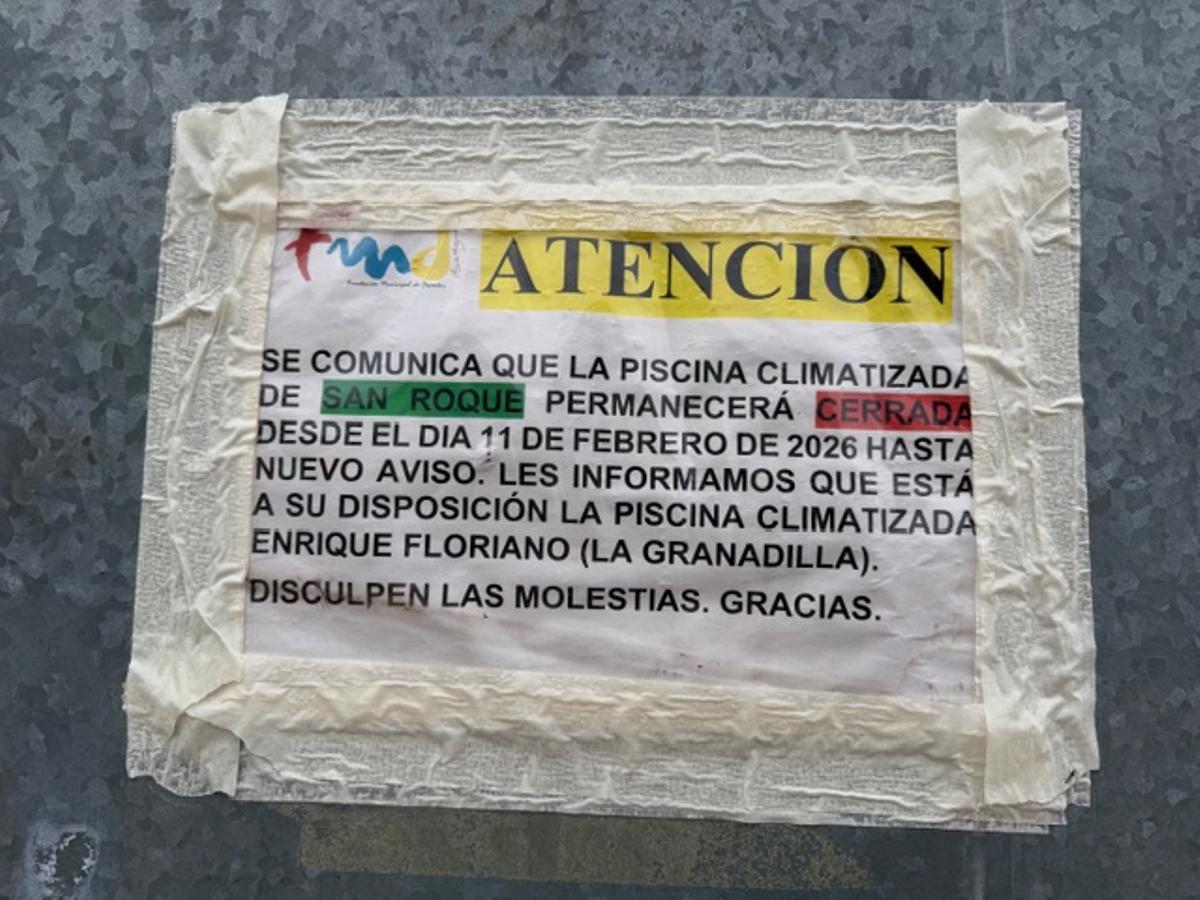 Acceso a piscina de San Roque, ayer.