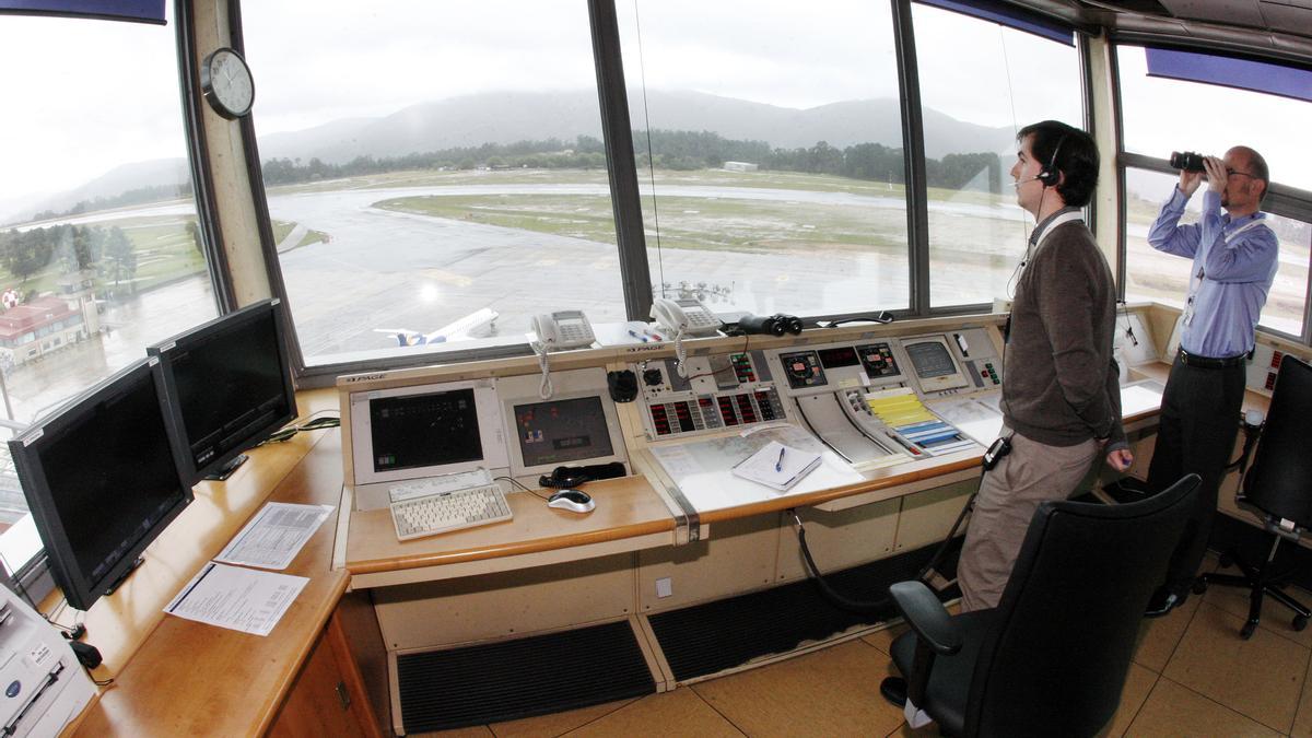 Interior de la torre de control del aeropuerto de Vigo