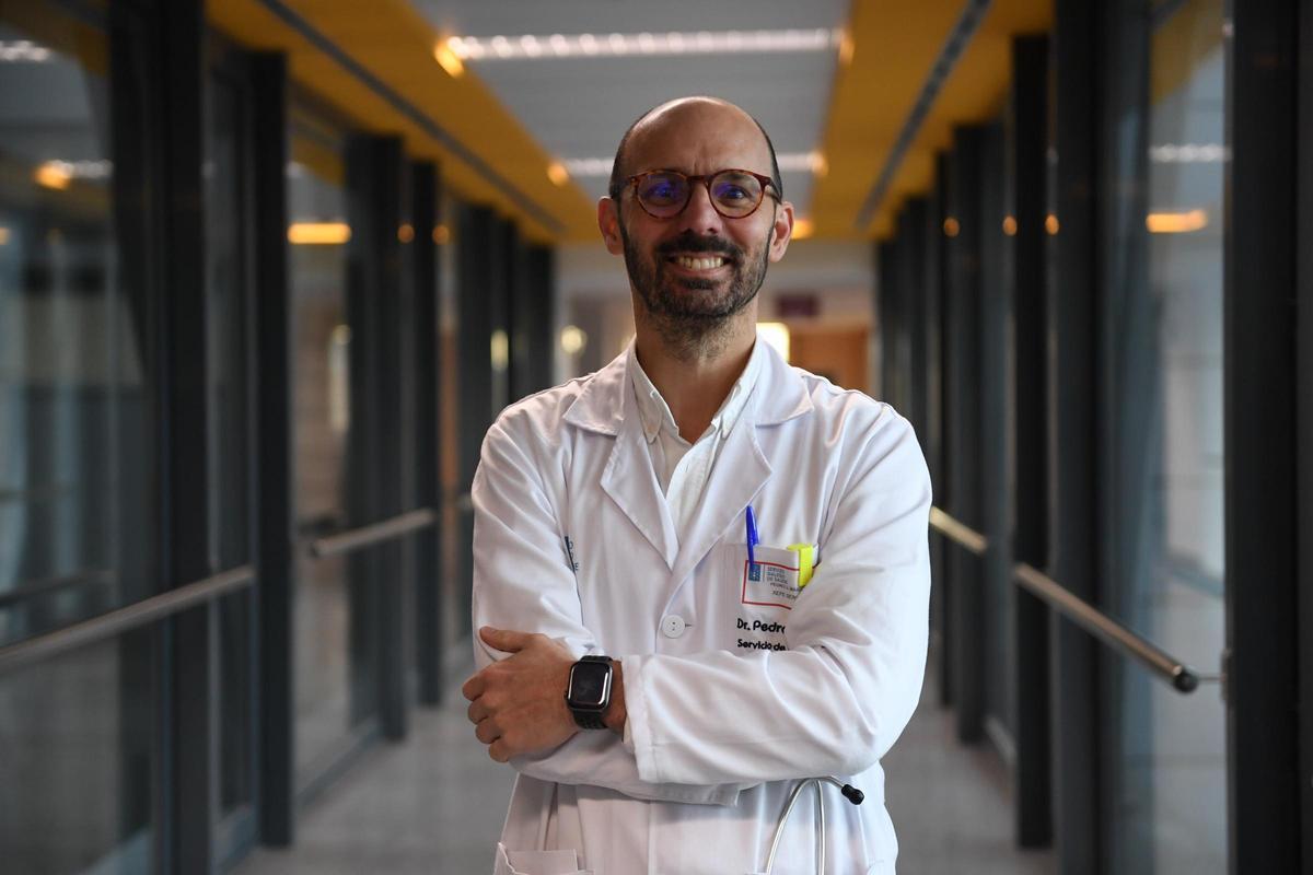El doctor Pedro Marcos Rodríguez, jefe de Neumología del área sanitaria coruñesa, en el Hospital Universitario (Chuac).