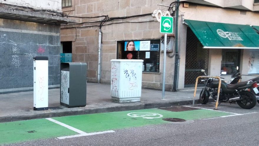 La base de cargadores de coches eléctricos del paseo de A Xunqueira.