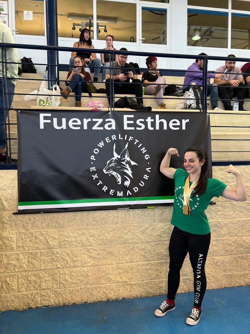 Celebrando sus éxitos.
