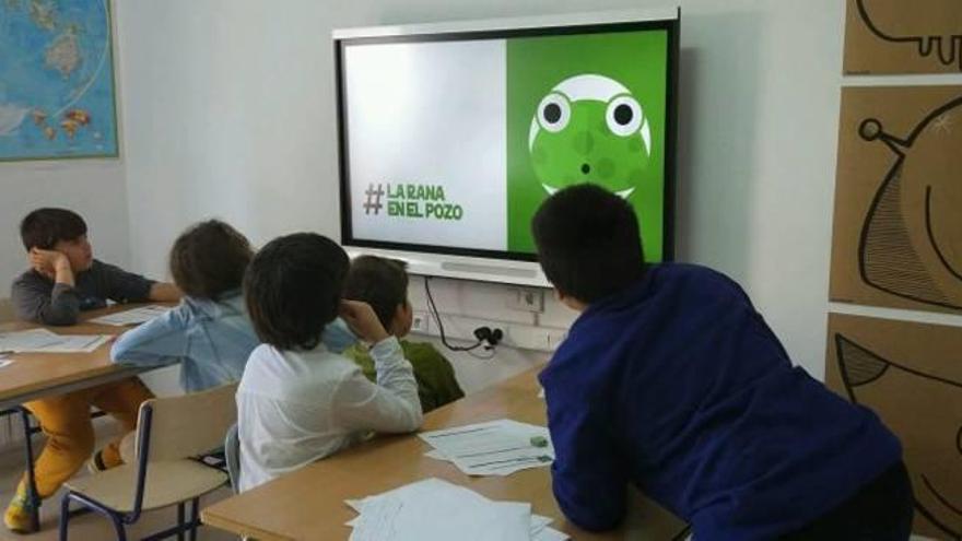 Los alumnos comparten los vídeos en el aula y en la web.