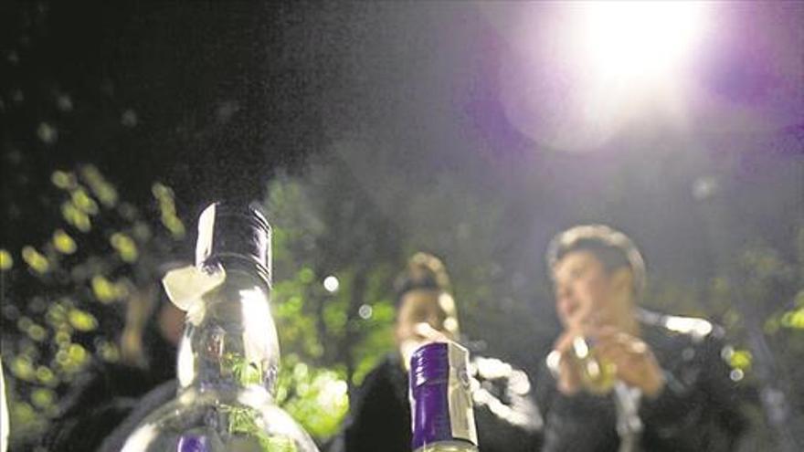 Luz verde a multar a padres de menores que beban alcohol