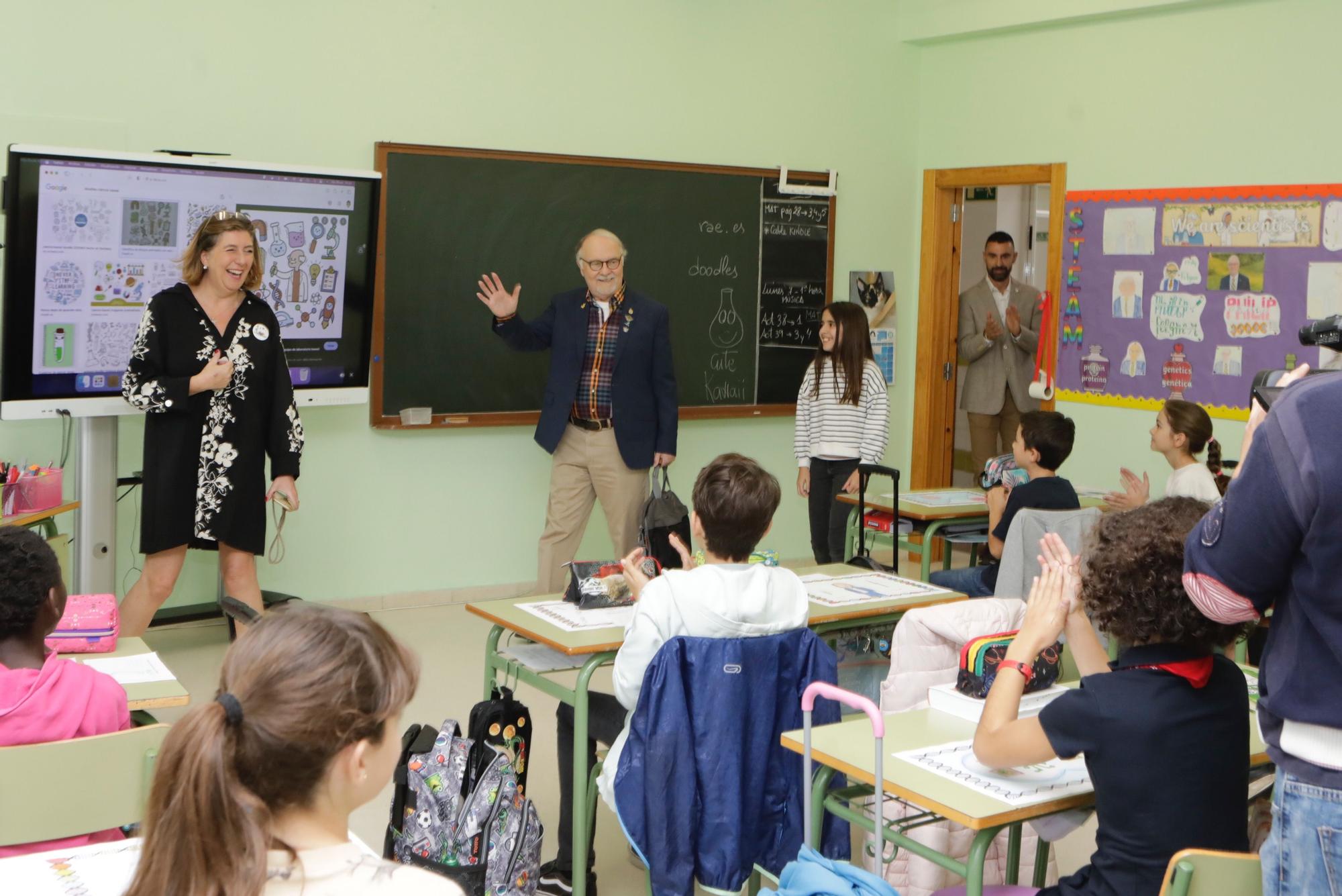 EN IMÁGENES: Philip Felgner, uno de los padres de la vacuna contra el covid, vuelve a Asturias y visita el colegio Clarin en Gijón