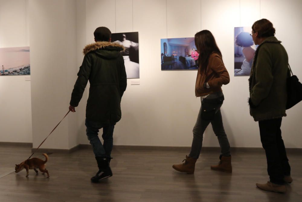 El centro juvenil C19 de Vila acogió la inauguración de la exposición ´Les dones fotògrafes a Ibiza´,