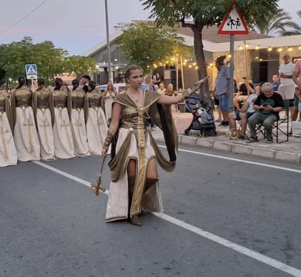 La tradición toma las calles de Aigües en el día grande de sus fiestas patronales