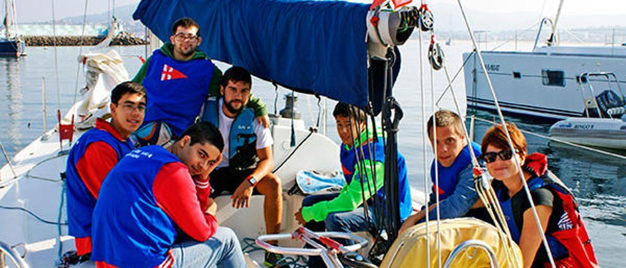 Los monitores y los alumnos en los barcos. FdV