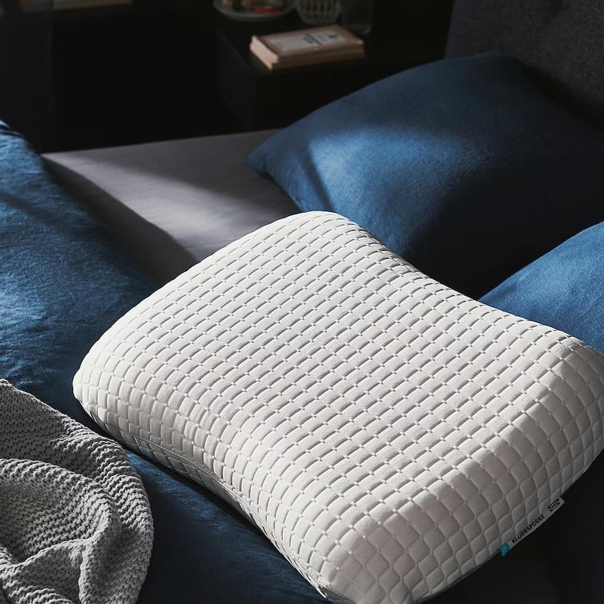 La revolucionaria almohada refrescante de Ikea que te ayudará a dormir bien  en las noches de calor