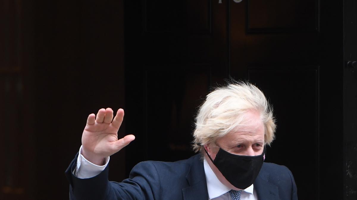 La prensa británica carga contra Boris Johnson por una presunta fiesta en Downing Street en plena pandemia