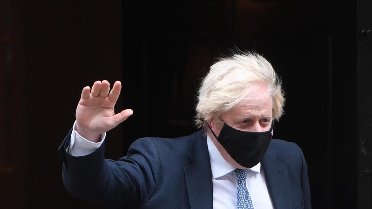 Una fiesta navideña en Downing Street pone contra las cuerdas a Boris Johnson