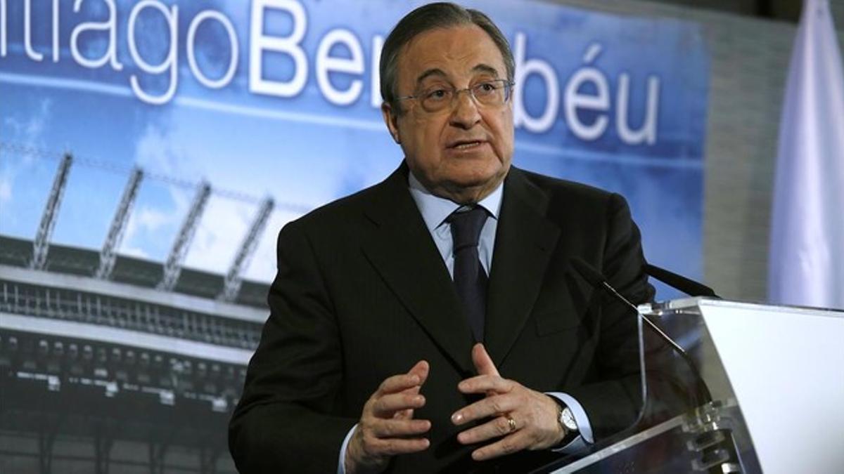 Florentino Pérez en una rueda de prensa en el Estadio Santiago Bernabéu