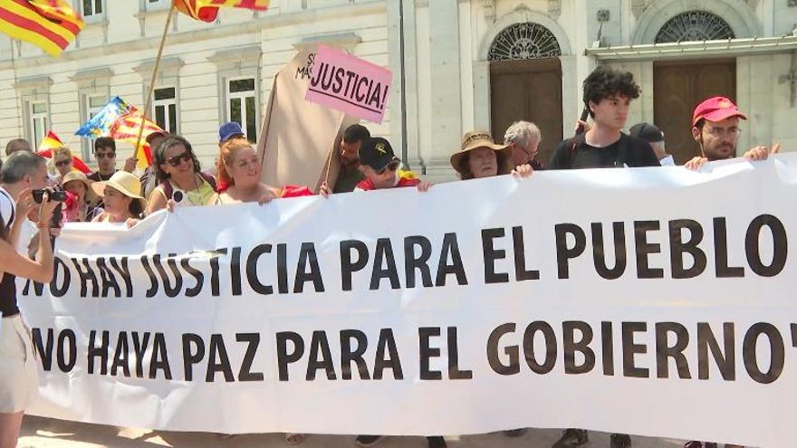 Afectados por la dana protestan en Madrid bajo el lema &quot;Por la Verdad y la Justicia&quot;