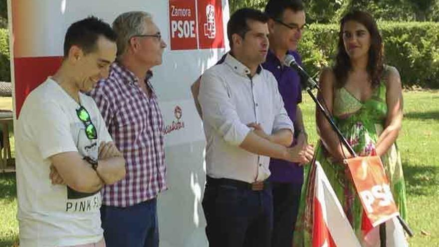 Luis Tudanca durante su alocución en la Fiesta de la Rosa en Santa Cristina de la Polvorosa.