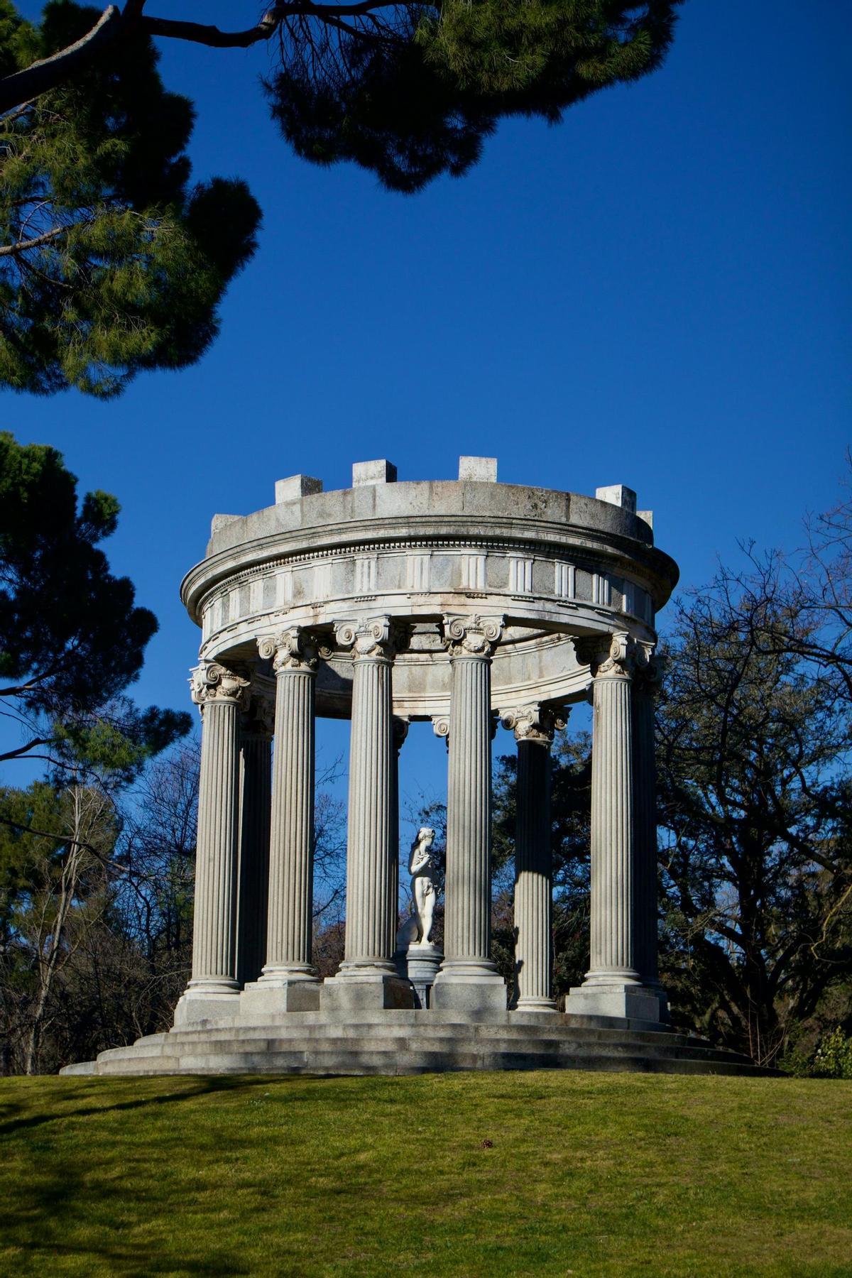 El Templo de Baco en el parque