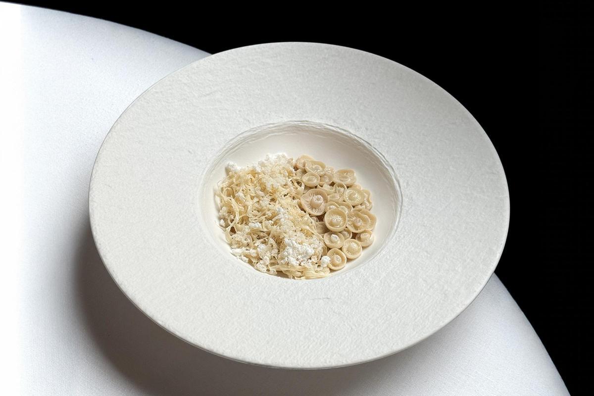 Arroz de la Albufera con trufa y blanquet en Flores Raras.