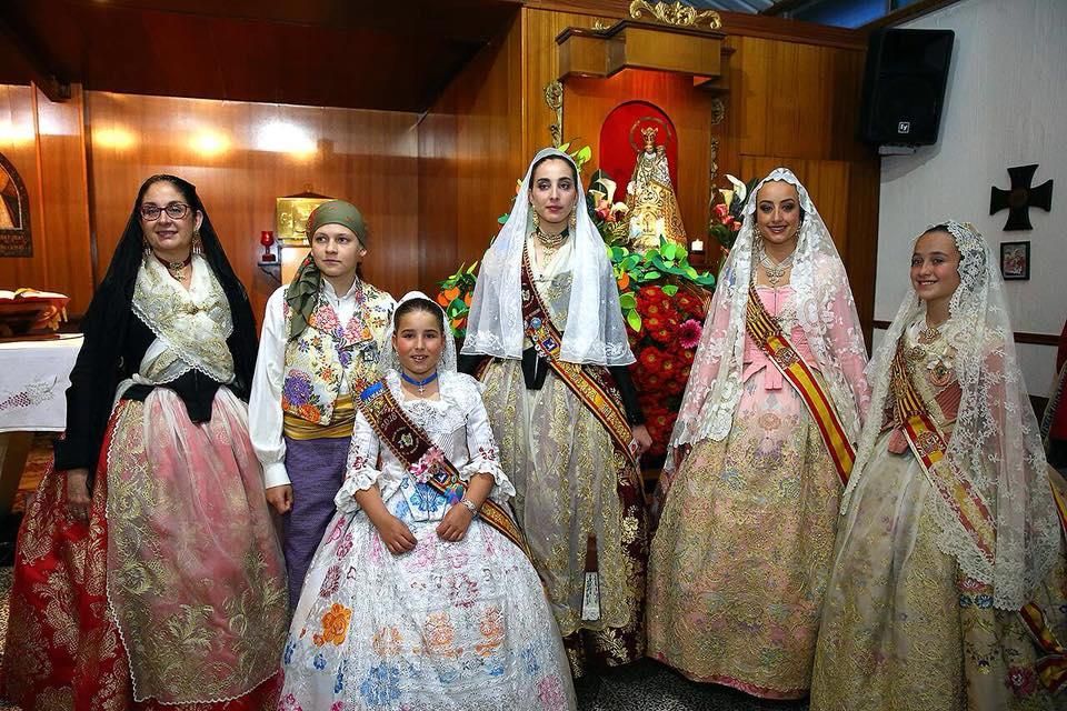 Las falleras mayores de València participaron hasta el final en los festejos de El Toro