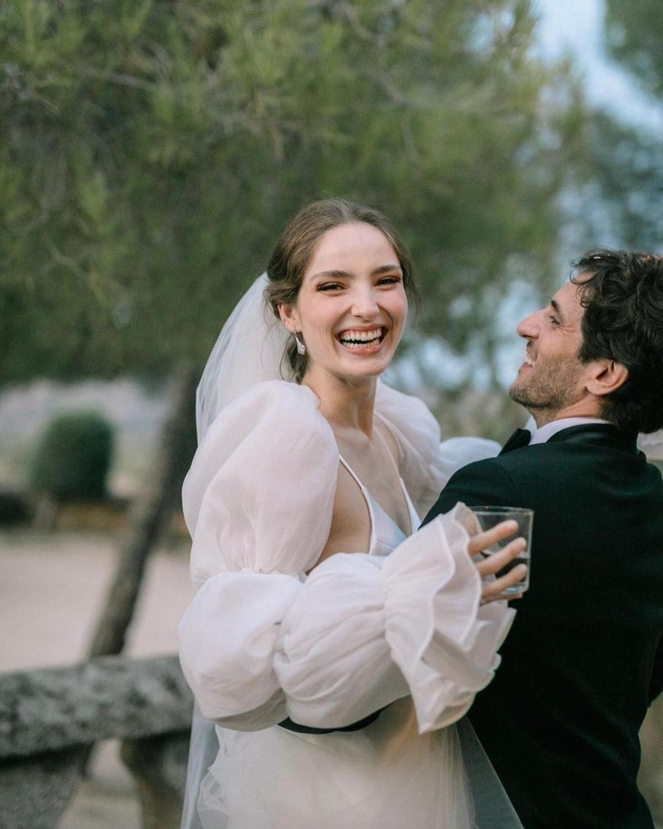 El vestido de Jesús Peiró para la boda secreta de Quim Gutiérrez y Paula Willems