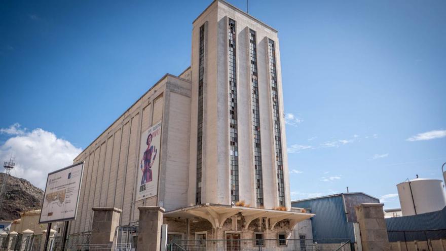 Aspecto actual del silo del Puerto de Santa Cruz de Tenerife, con orden de demolición.