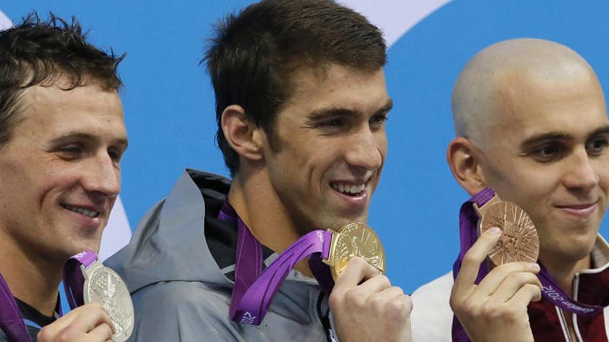 Phelps en el podio junto a Lochte y Cseh