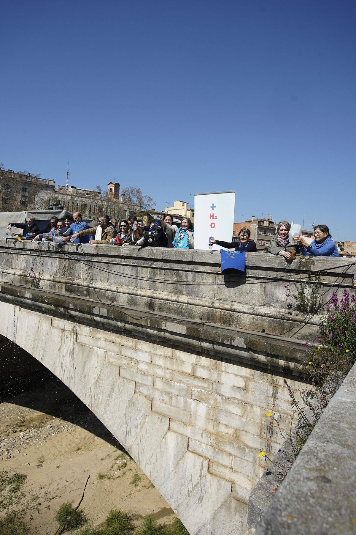 Les imatges de la palanganada a l'Onyar