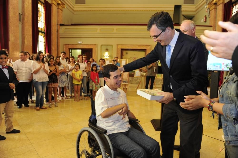 El alcalde de Murcia entrega a los niños y niñas los premios municipales del Día del Medio Ambiente