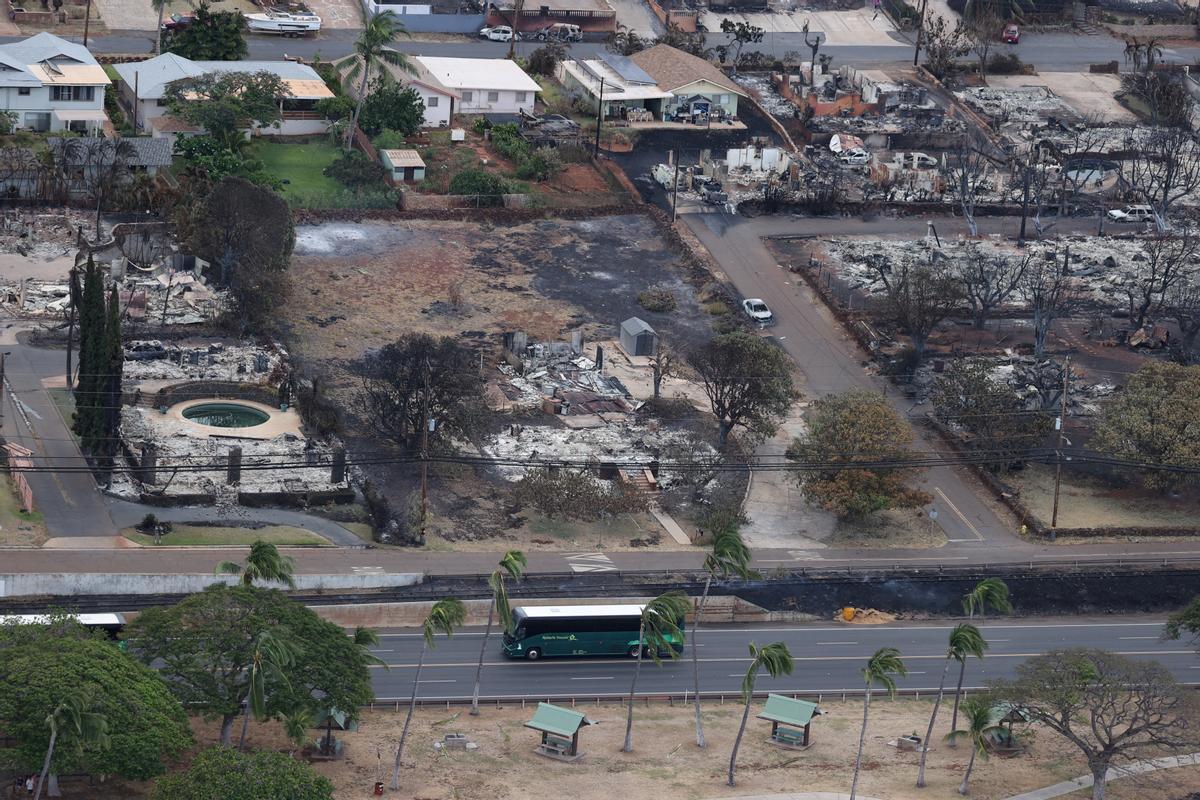 El fuego destruye la localidad de Lahaina, en Hawái