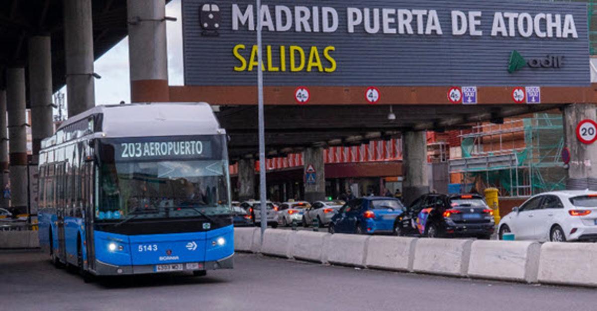 La Línea 203 - Exprés Aeropuerto de Madrid tiene un coste de 5 euros por persona