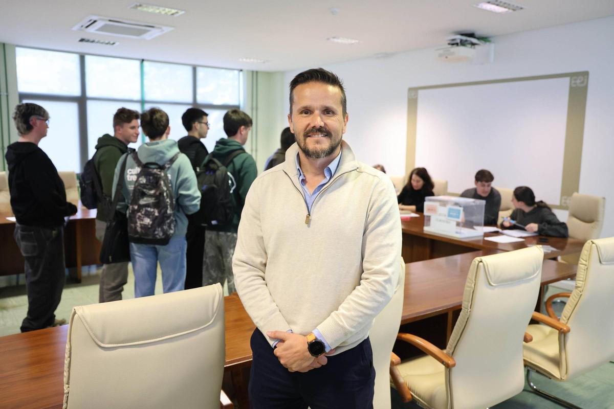 Jacobo Porteiro ejerce como interventor en su centro, Ingeniería Industrial.