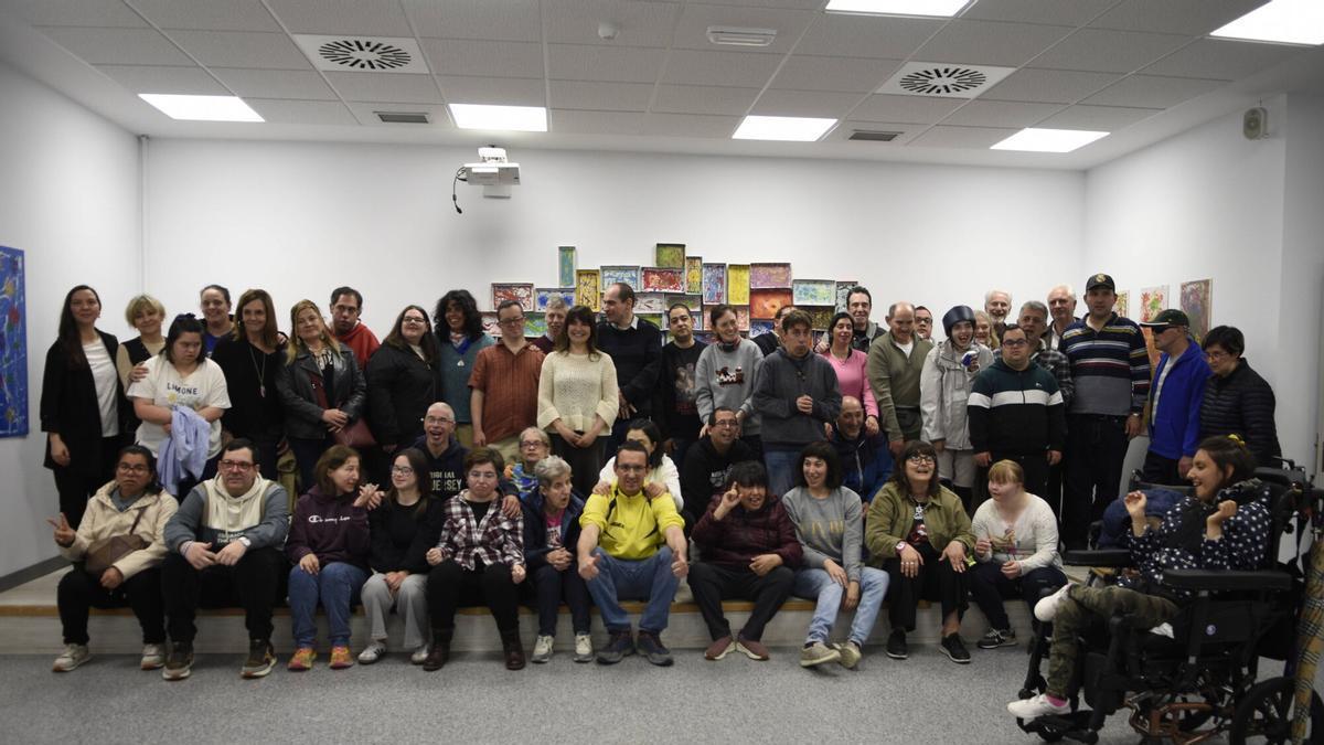 Foto de familia de los participantes.