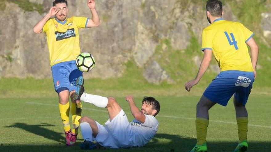 El Cambados ya manda en la categoría. // Noé Parga