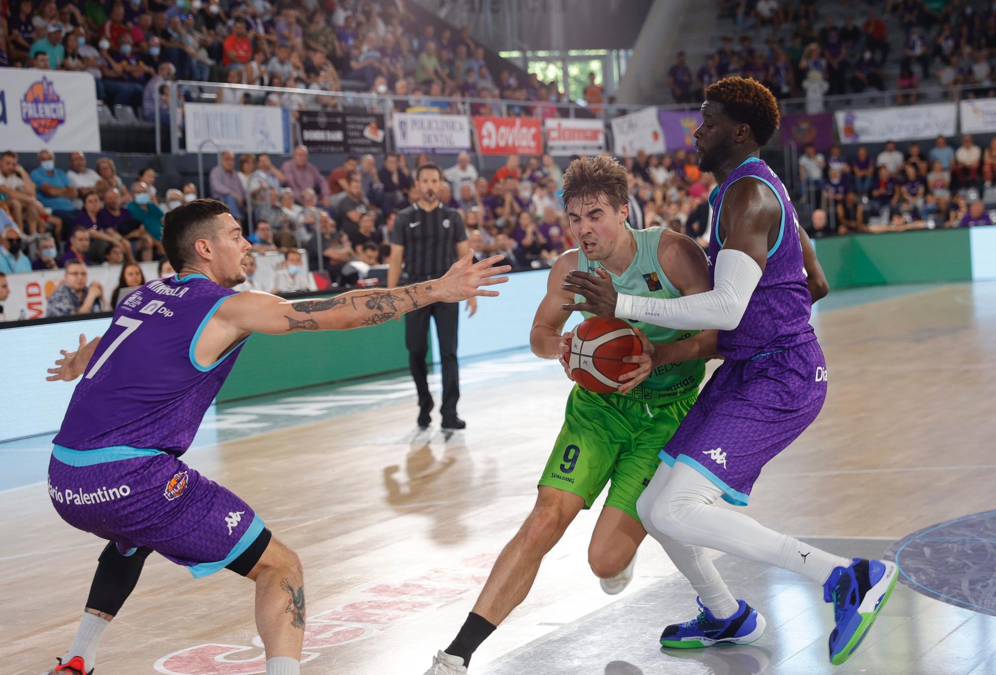 El Unicaja Banco Oviedo vuelve a perder en Palencia en el play-off de ascenso a la ACB