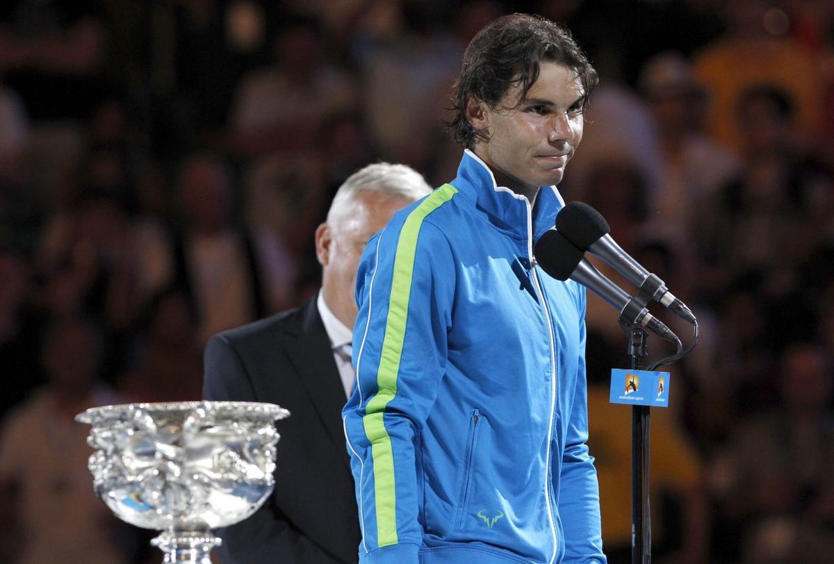 El tenista español Rafa Nadal pronuncia unas palabras tras la final del Abierto de Australia