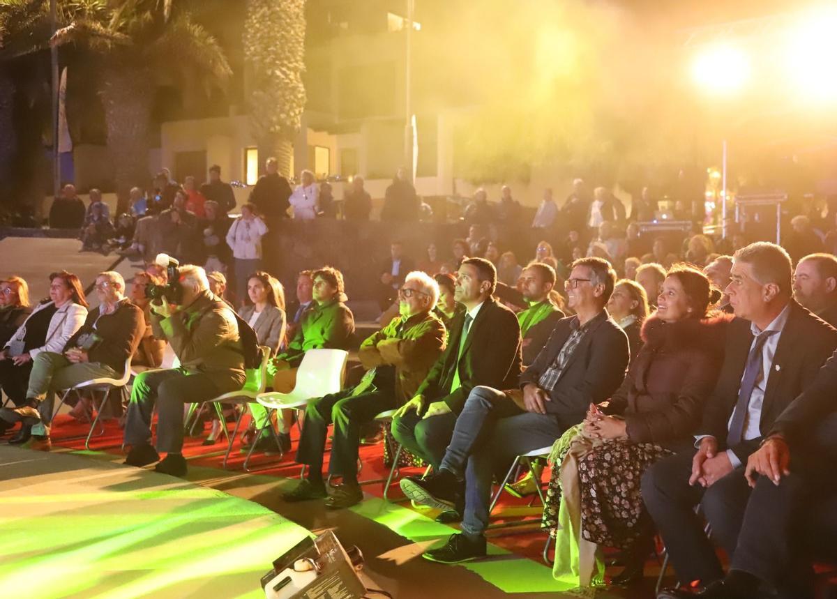 Público asistente al acto de reconocimiento al sector turístico de Costa Teguise.